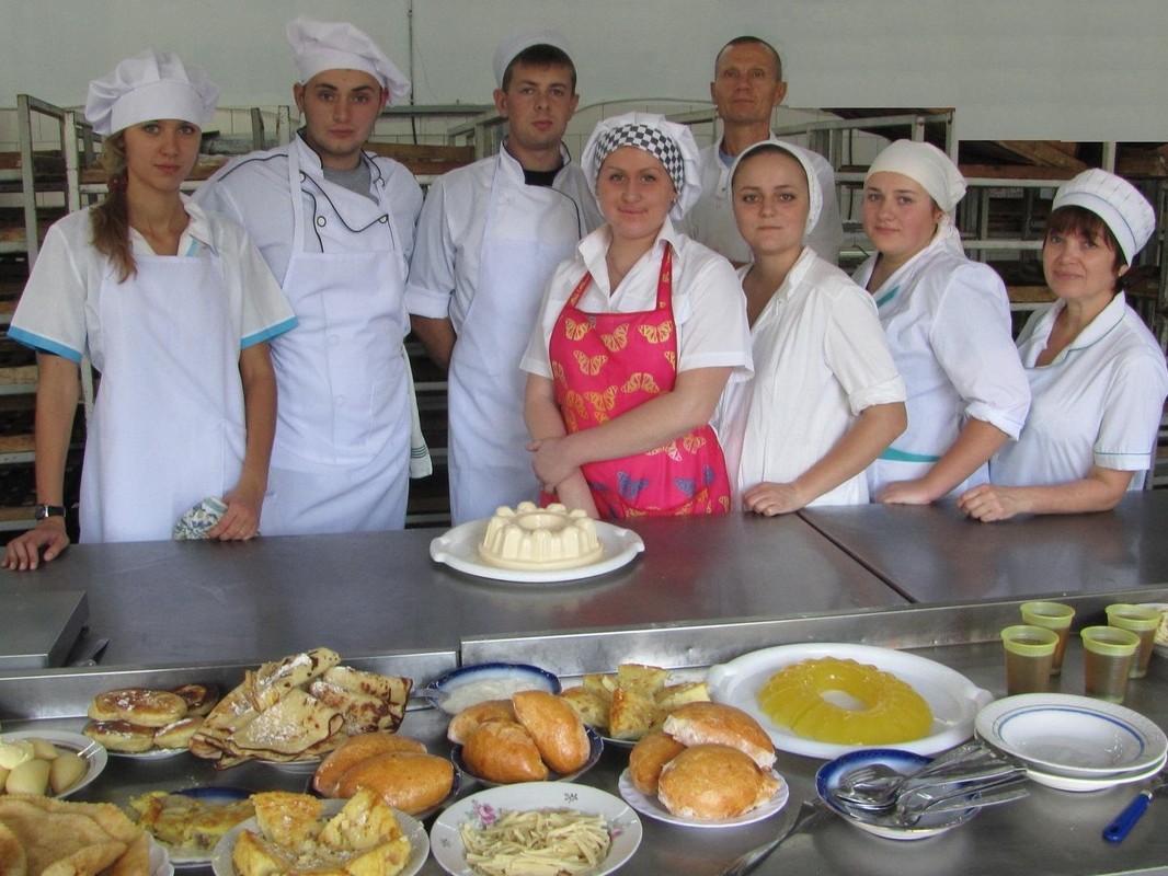 Проведение спортивного праздника день семьи.
