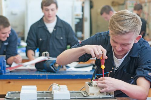 Обучение автомобильный электрик