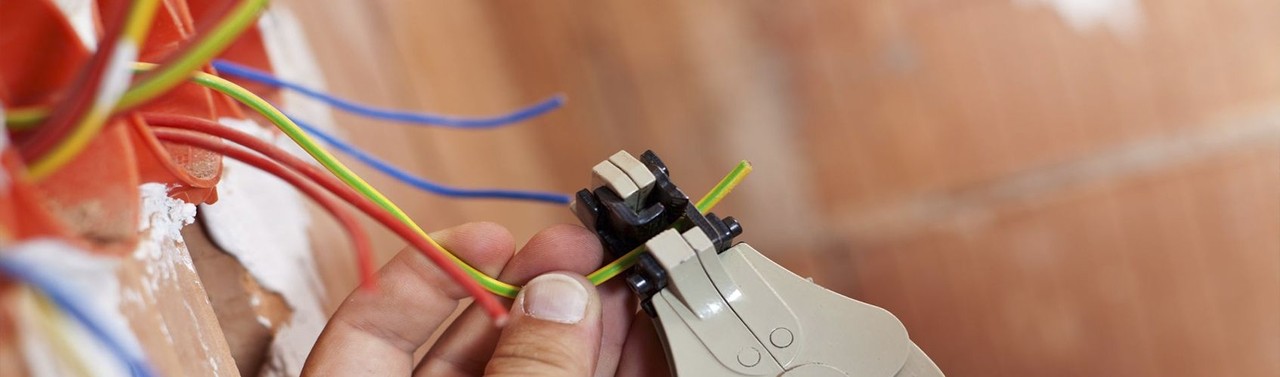 Где найти курсы обучения электромонтажников для тех кто работает по ...