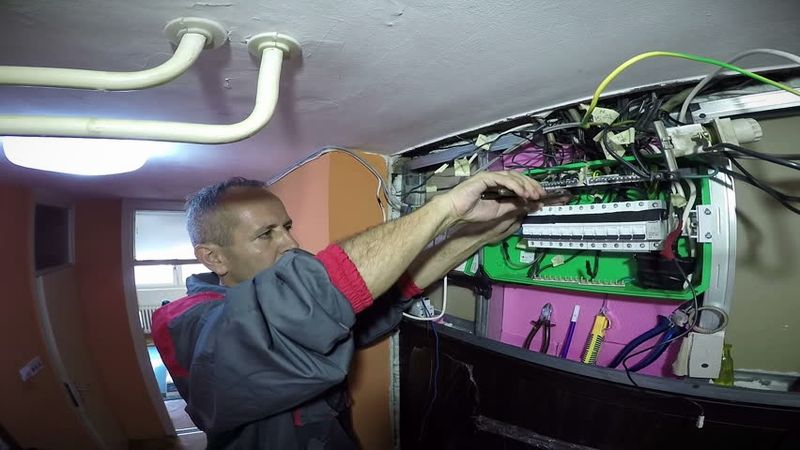 Как найти индивидуальные курсы электриков на дому?